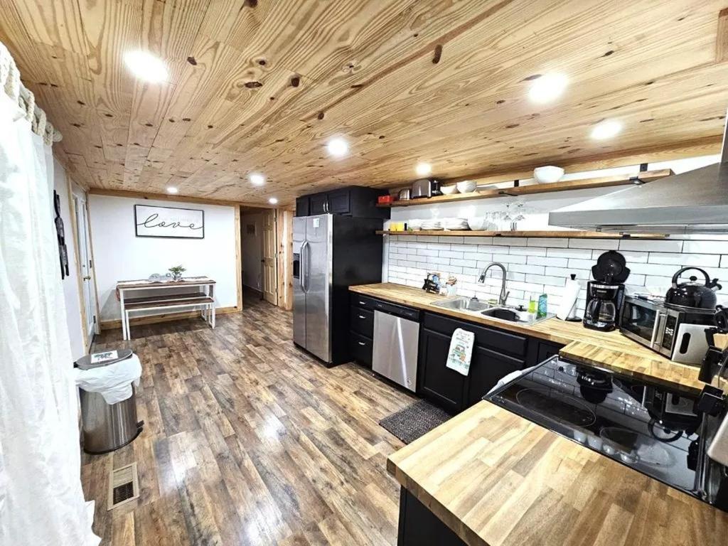 Modern Style, Arcade, Fire Pit, Pet Friendly Villa Pigeon Forge Exterior photo